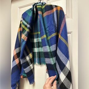 NWT Simply Southern Blanket Scarf. Beautiful colors on Navy background.